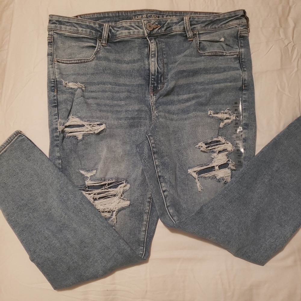 NWT- AMERICAN EAGLE DISTRESSED JEANS